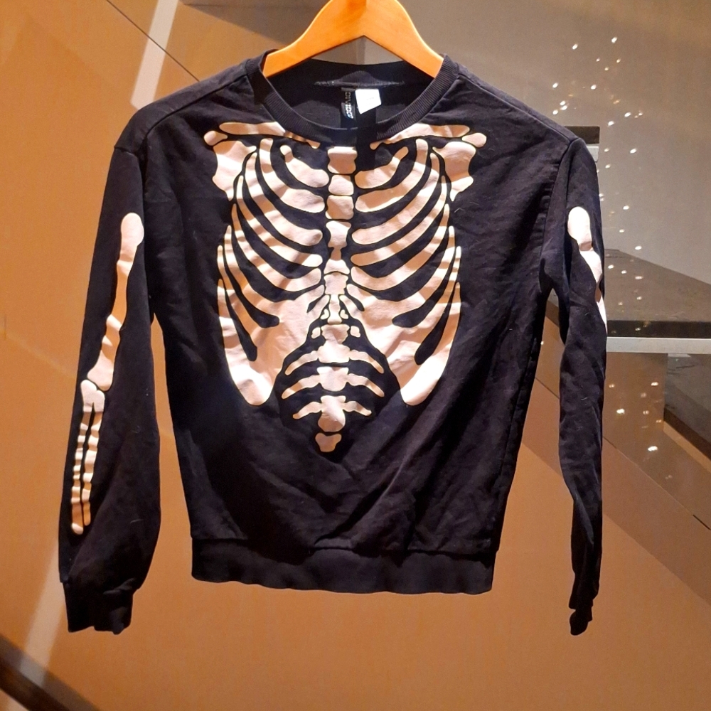 Skeleton 💀 Sweater